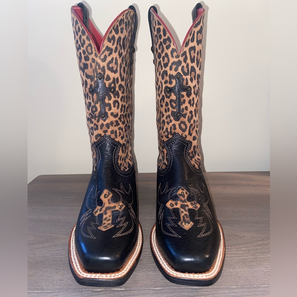 NEW, UNWORN Ariat Women’s Square Toe Cowboy Boots
